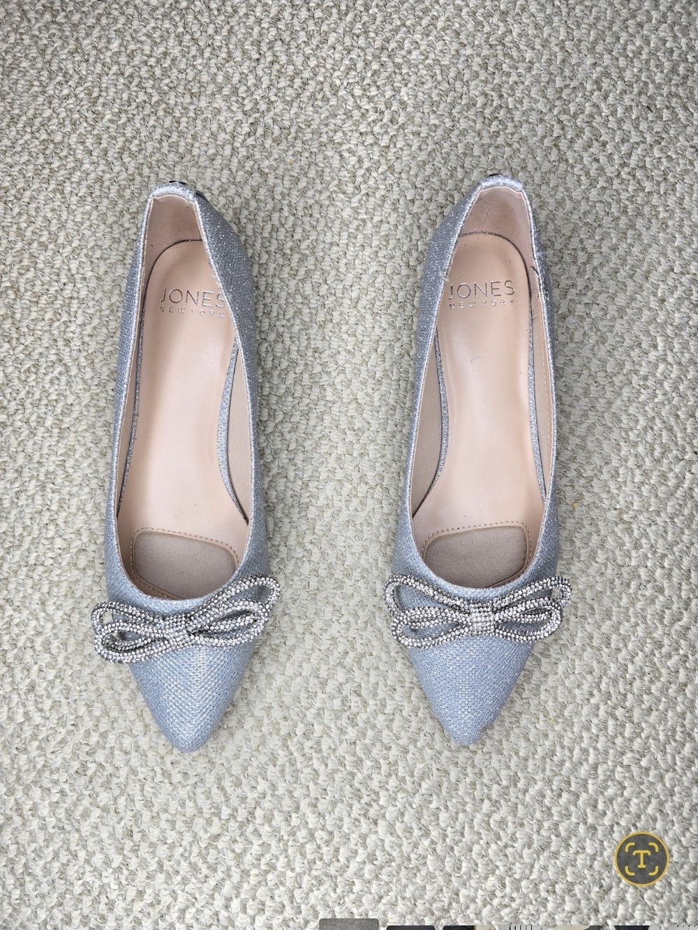 Jones New York Quinnie Sparkling Silver Pointed Toe Flats with Bow 8.5